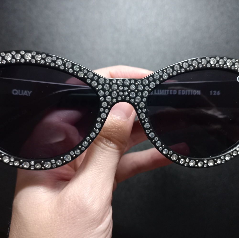 QUAY Australia New Totally Buggin Cat Eye Women Sunglasses with sparks